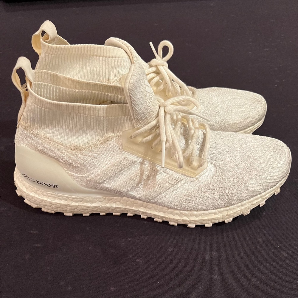 Adidas Ultra Boost - Mid Cut Sneaker